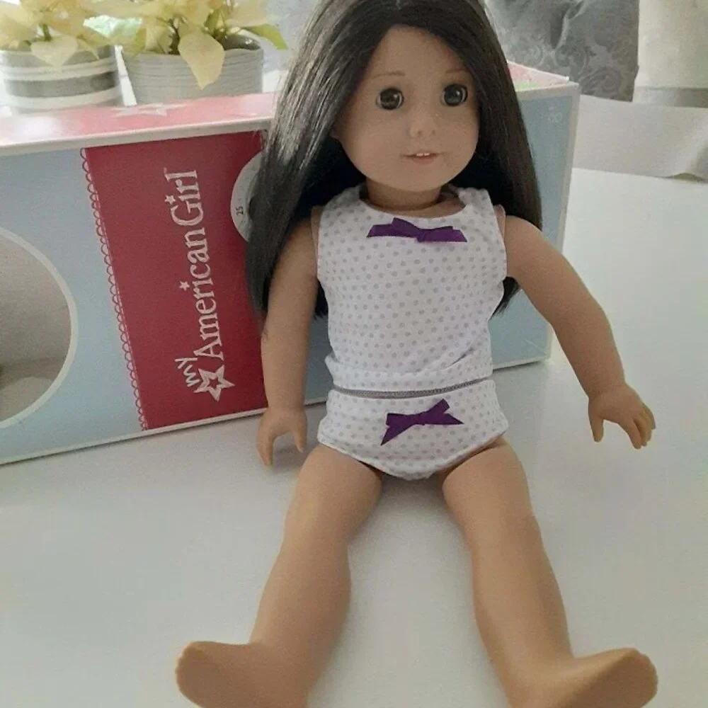 AMERICAN GIRL DOLL  - brown/ black hair, brown eyes - like new